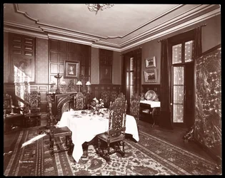 Dining room at the residence of Mr. Reginald de Koven, New York